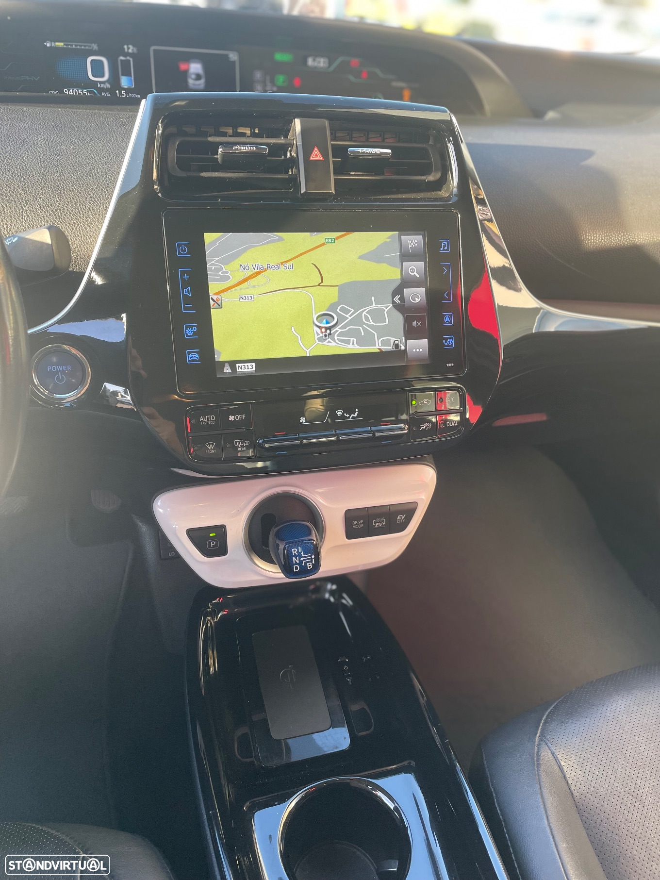 Toyota Prius 1.8 Plug-In Luxury Pele - 9