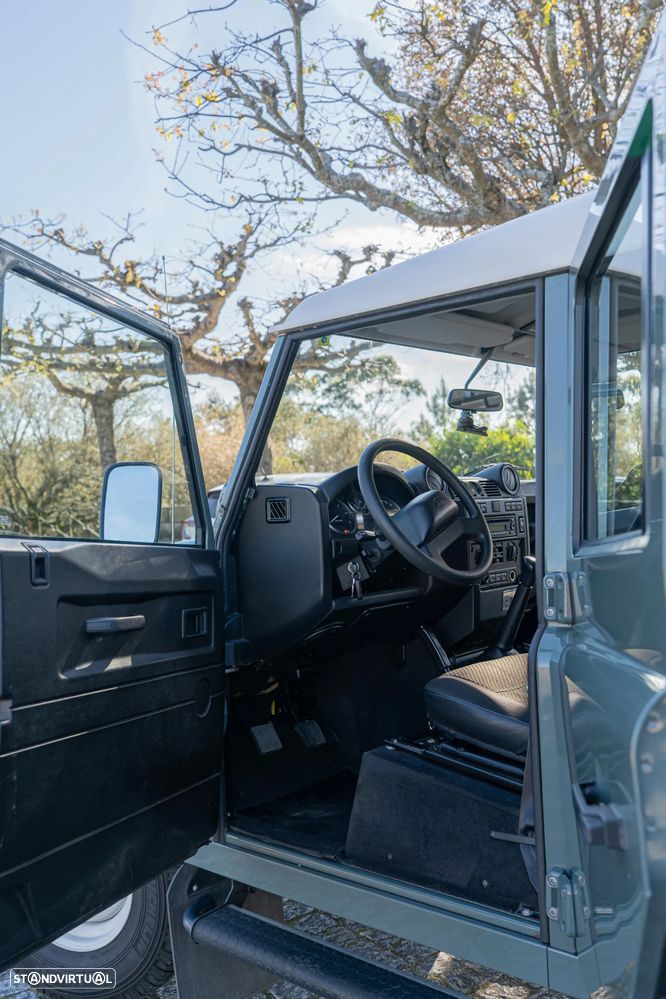 Land Rover Defender - 13