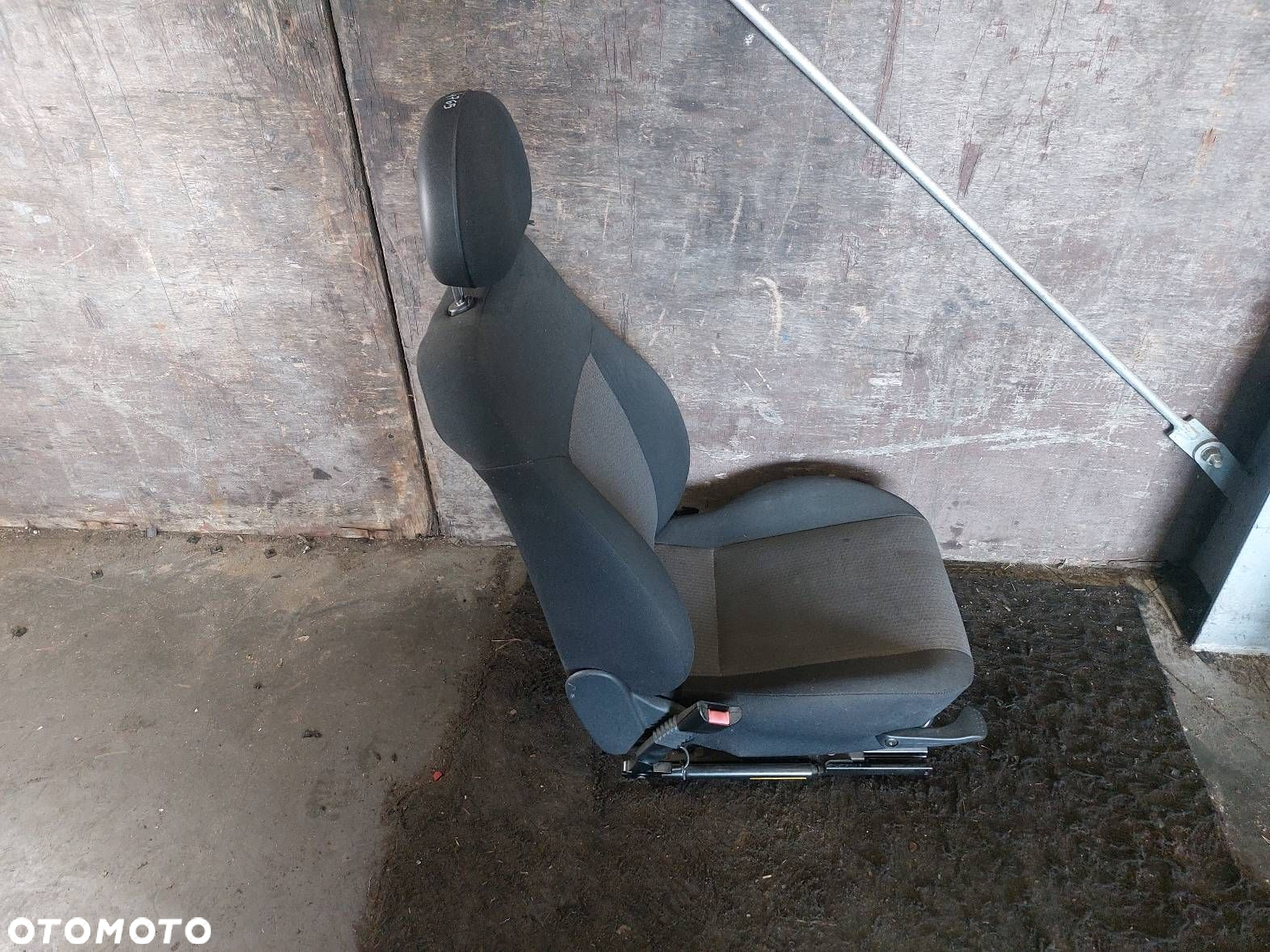 FOTEL LEWY PRZÓD PRZEDNI KIEROWCY OPEL MERIVA A - 2