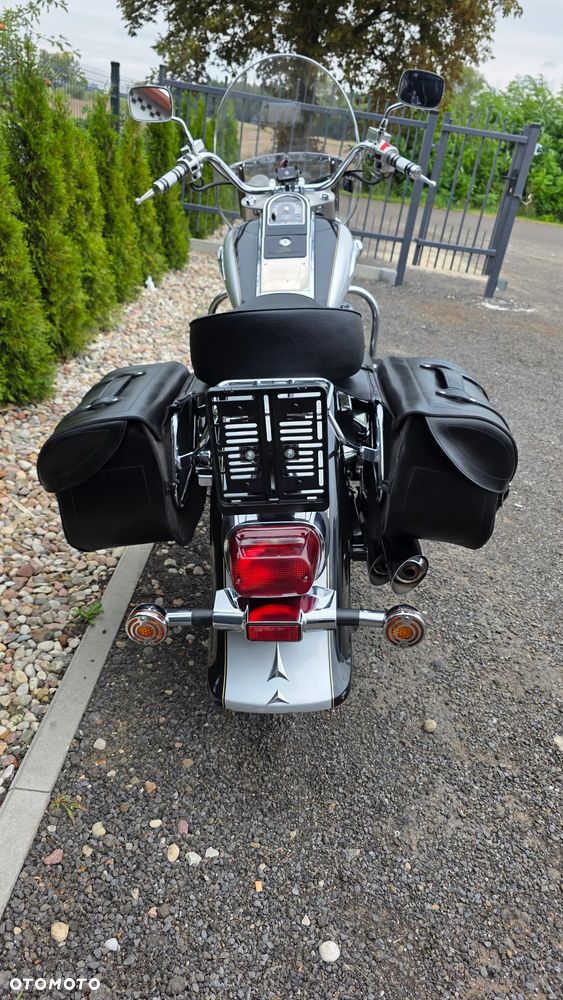 Suzuki Intruder - 16
