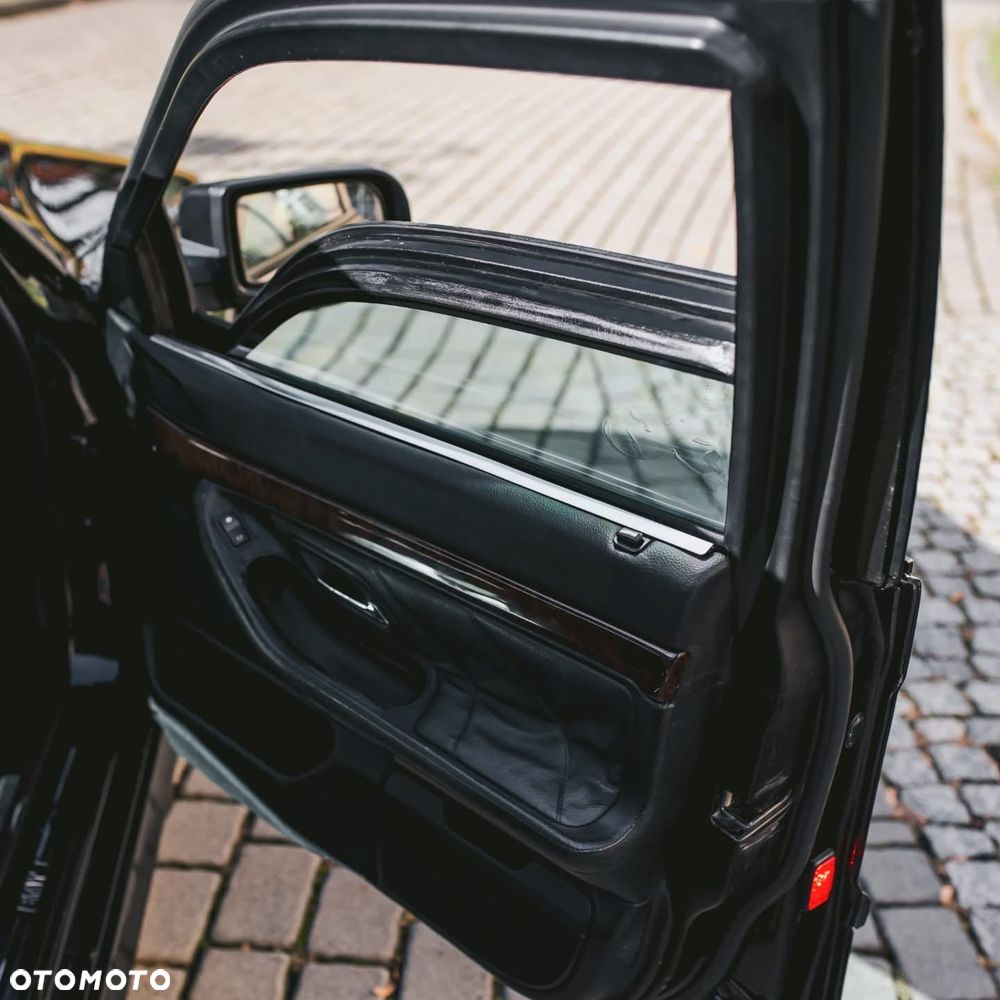 BMW Seria 7 750iL - 3