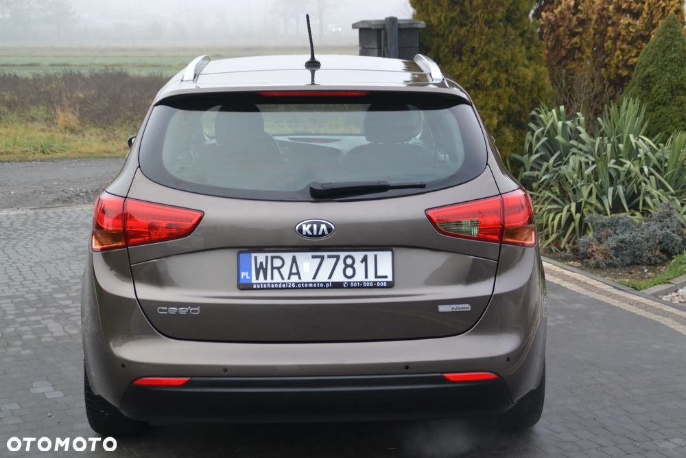 Kia Ceed 1.6 GDI Dream-Team Edition - 13