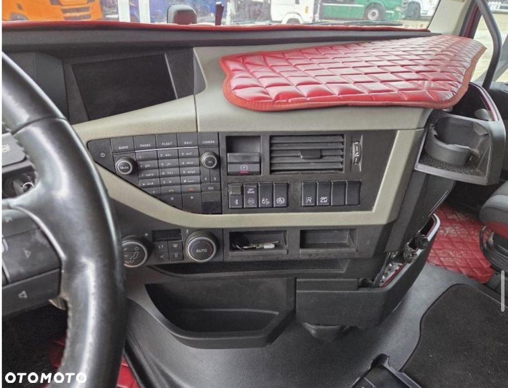 Volvo FH 500 XXL TELEWIZOR / KSENONY / FULL SPOJLERY / LAKIER METALIK / DŁUGA RAMA AKUMULATORY Z TYŁU / LAMPY LED / NAJWIĘKSZA KABINA XXL z TV / 2017 ROK !! - 24