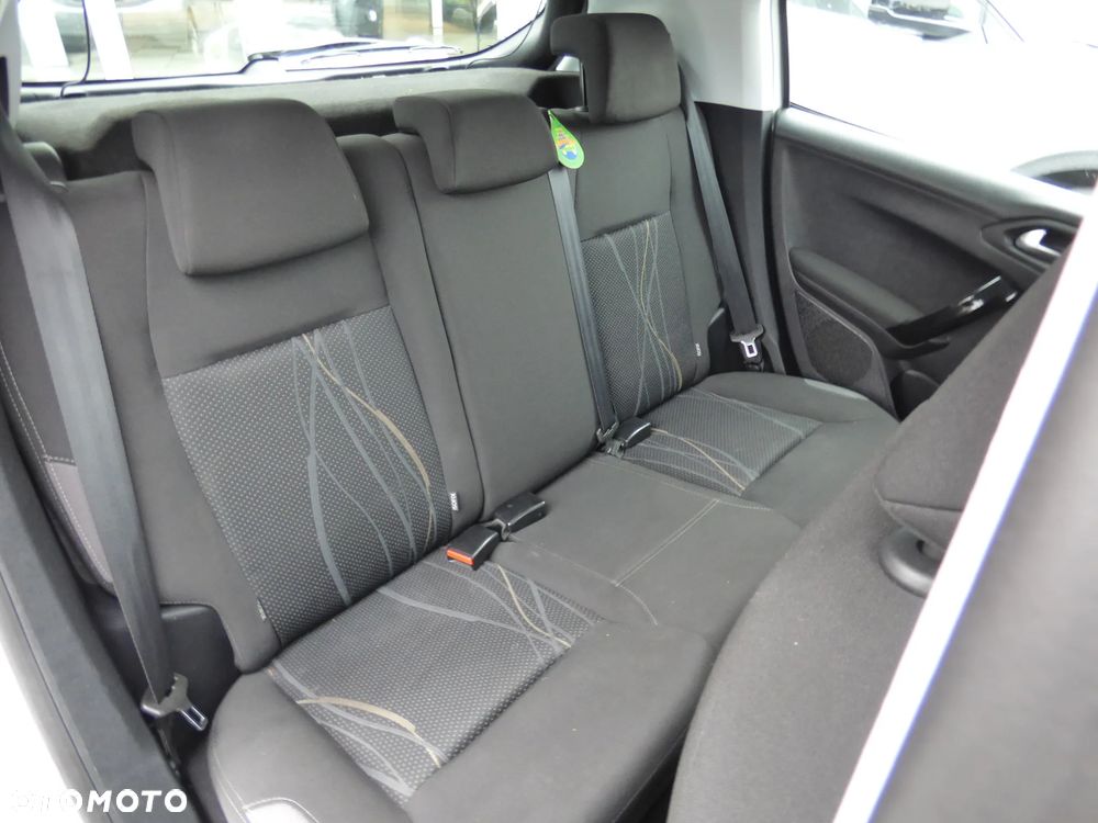 Peugeot 208 - 11