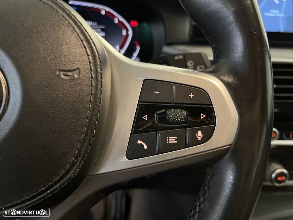 BMW 520 d Pack Desportivo M Auto - 22