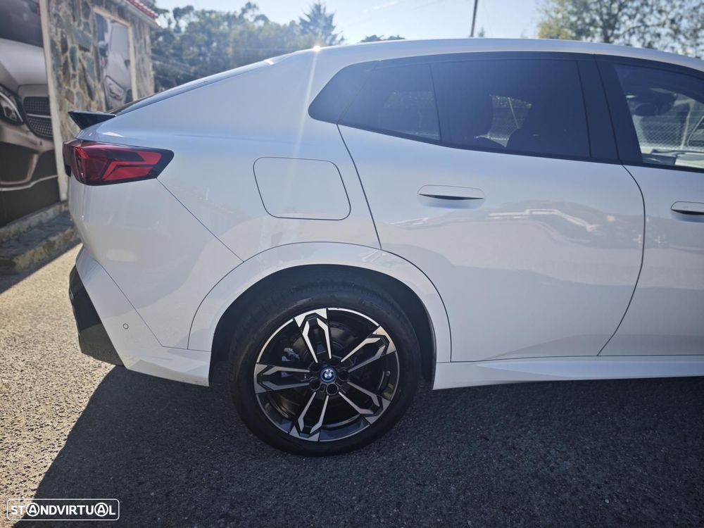 BMW iX2 eDrive20 Pack Desportivo M - 18