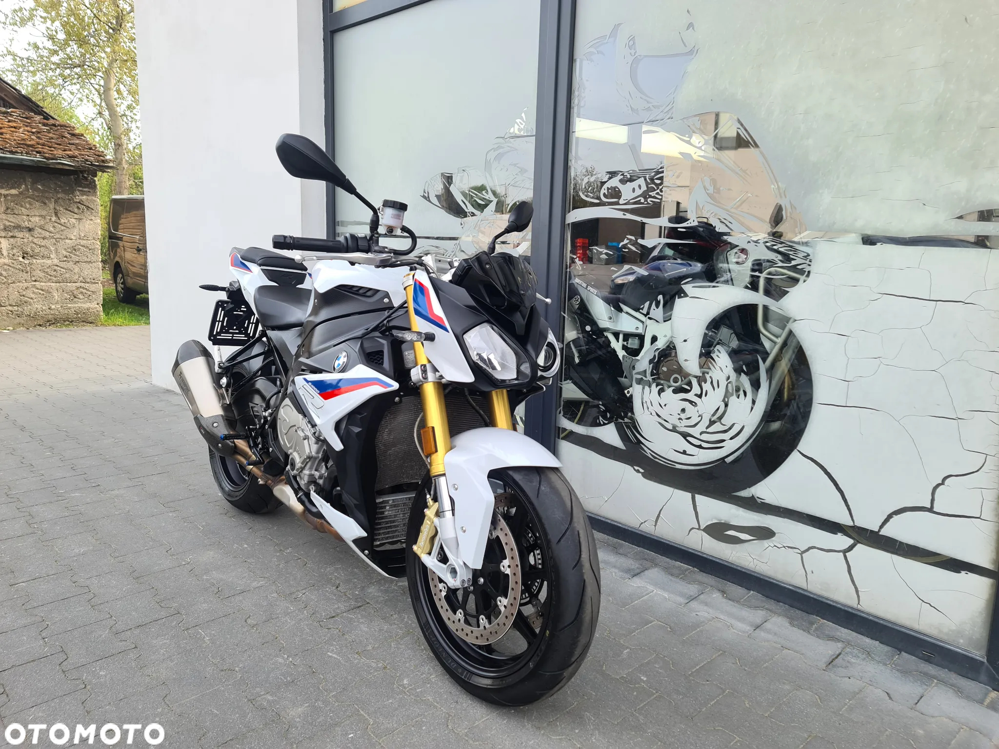 BMW S - 5