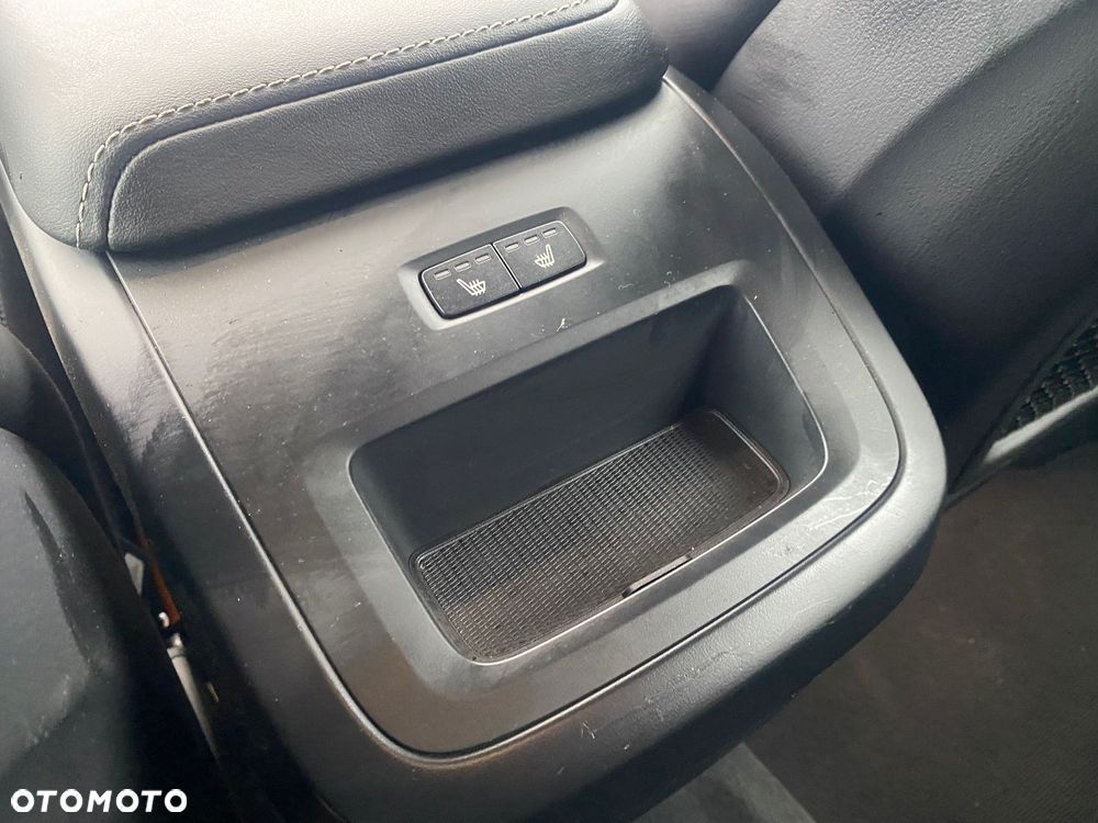 Volvo XC 60 B4 D AWD Plus Dark - 26