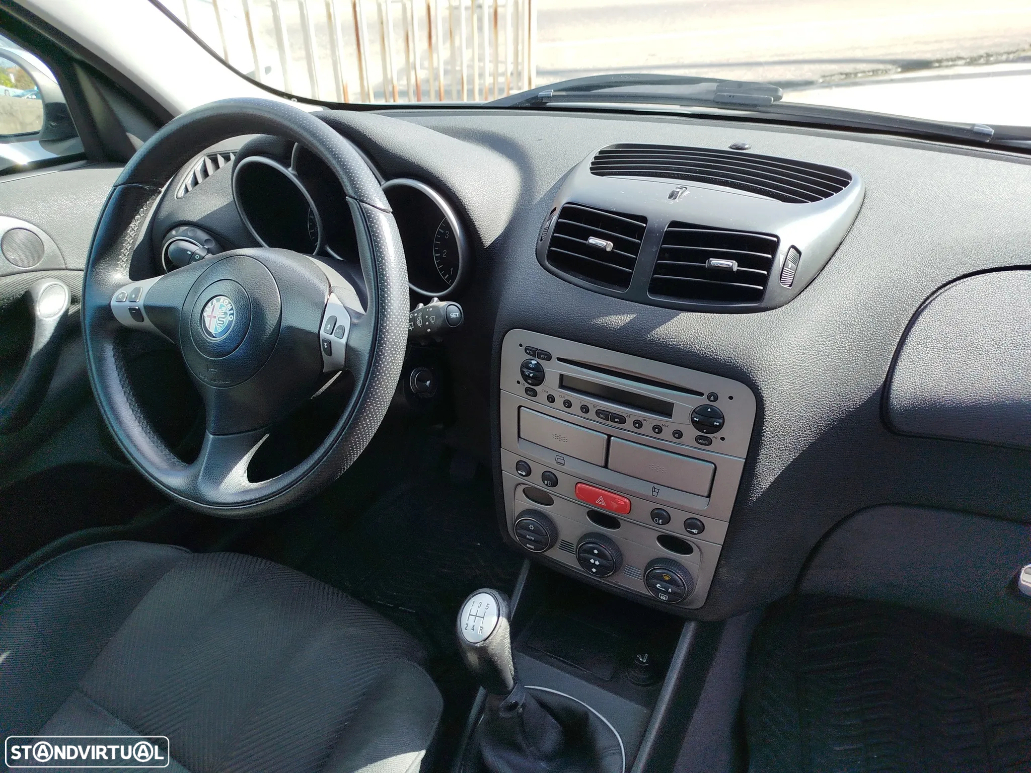 Alfa Romeo 147 1.6 TS Distinctive - 8
