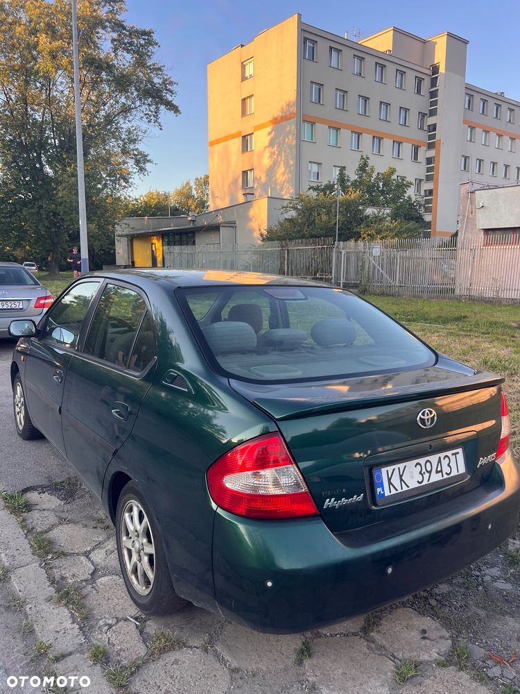 Toyota Prius - 4