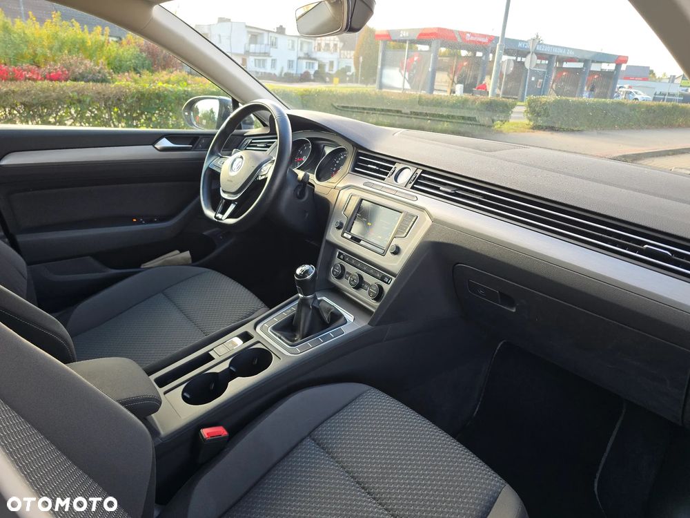 Volkswagen Passat - 13