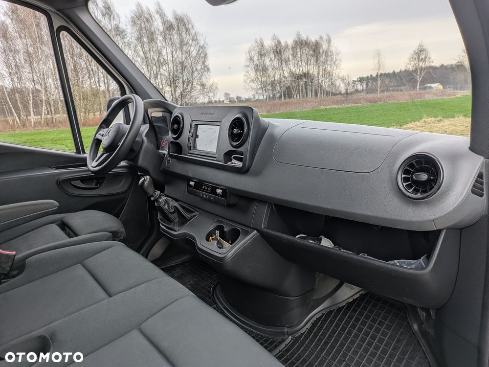 Mercedes-Benz Sprinter - 10