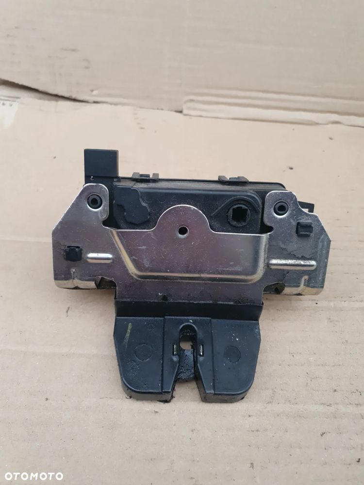 } ZAMEK KLAPY TYŁ OPEL ASTRA H ZAFIRA B Nr 495058724 - 1