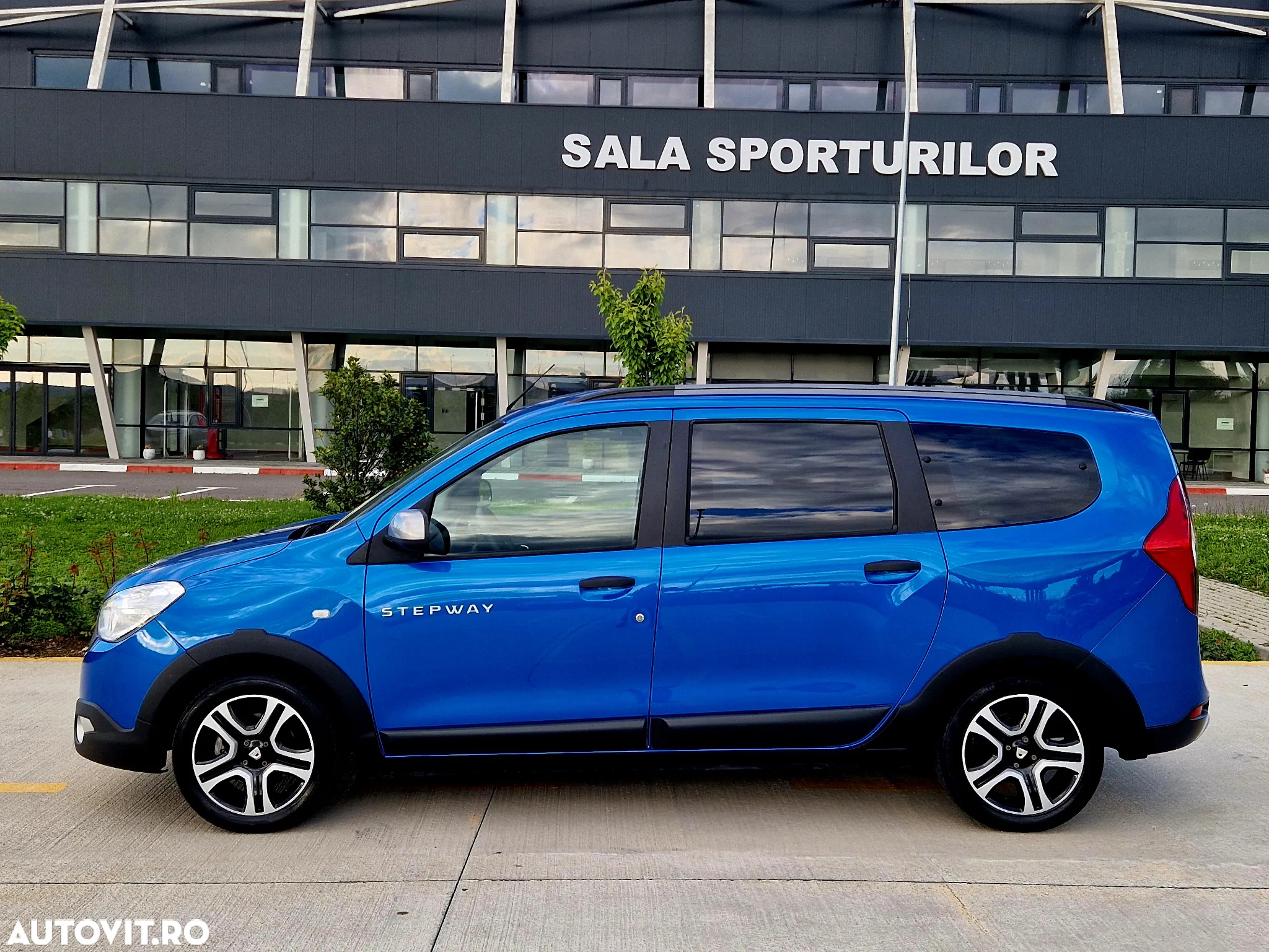 Dacia Lodgy 1.5 dCi Stepway - 10