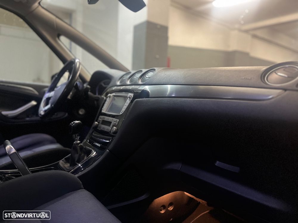 Ford S-Max 2.0 TDCi Titanium 7L - 22