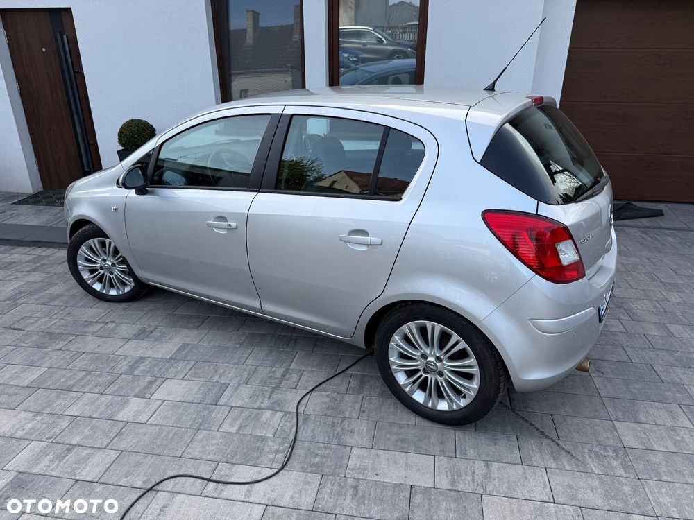 Opel Corsa 1.4 16V Cosmo - 15