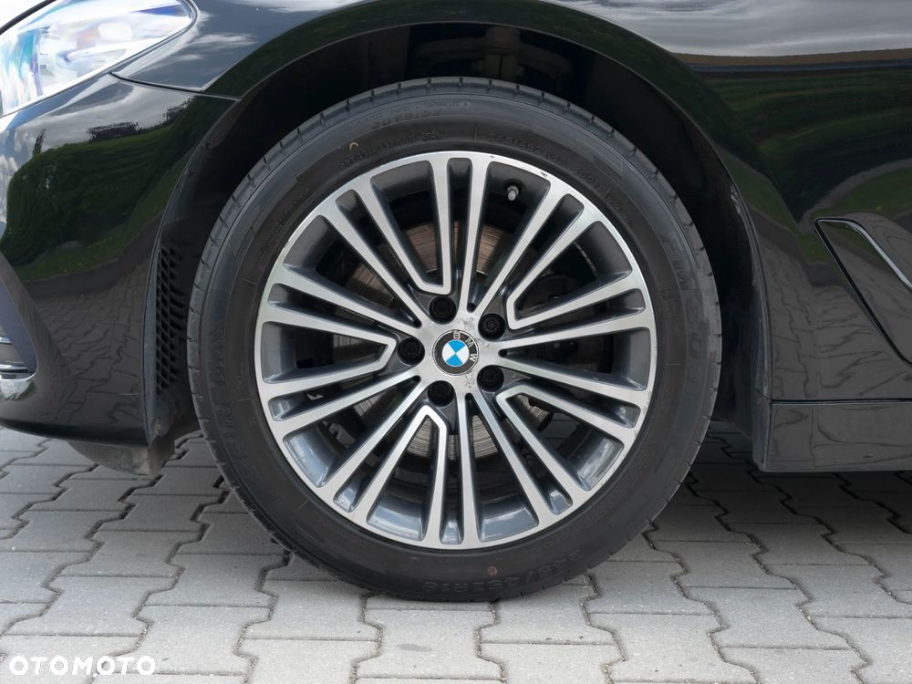 BMW Seria 5 520d Sport Line sport - 14
