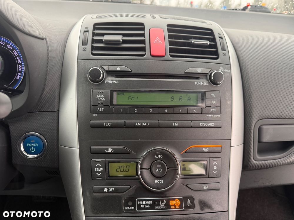 Toyota Auris 1.8 HSD Luna - 17