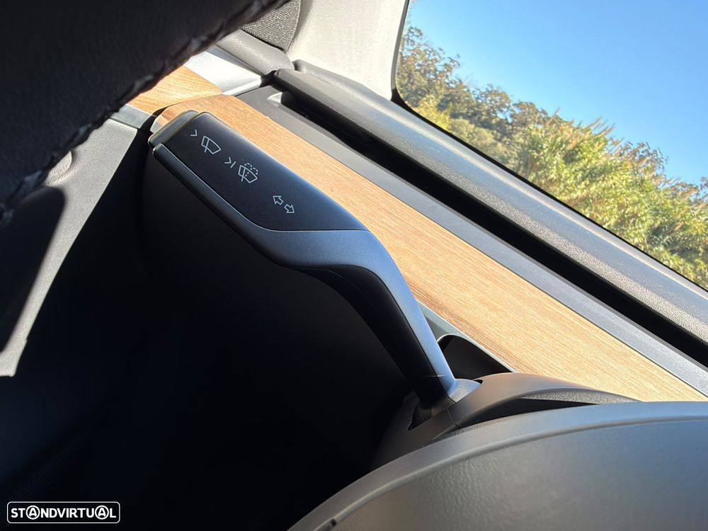 Tesla Model Y Long Range Dual Motor AWD - 36