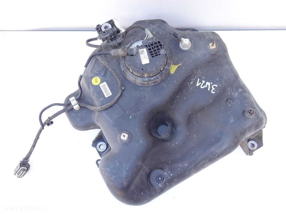 ZBIORNIK PŁYNU ADBLUE POMPKA 8R0131877 2.0 TDI AUDI Q5 8R - 2