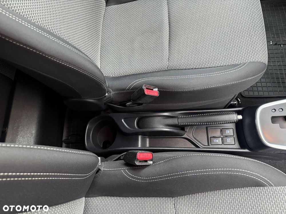 Toyota Yaris Hybrid 100 Selection Passion - 19