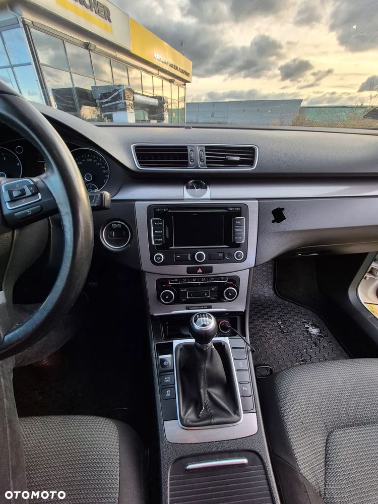 Volkswagen Passat - 9