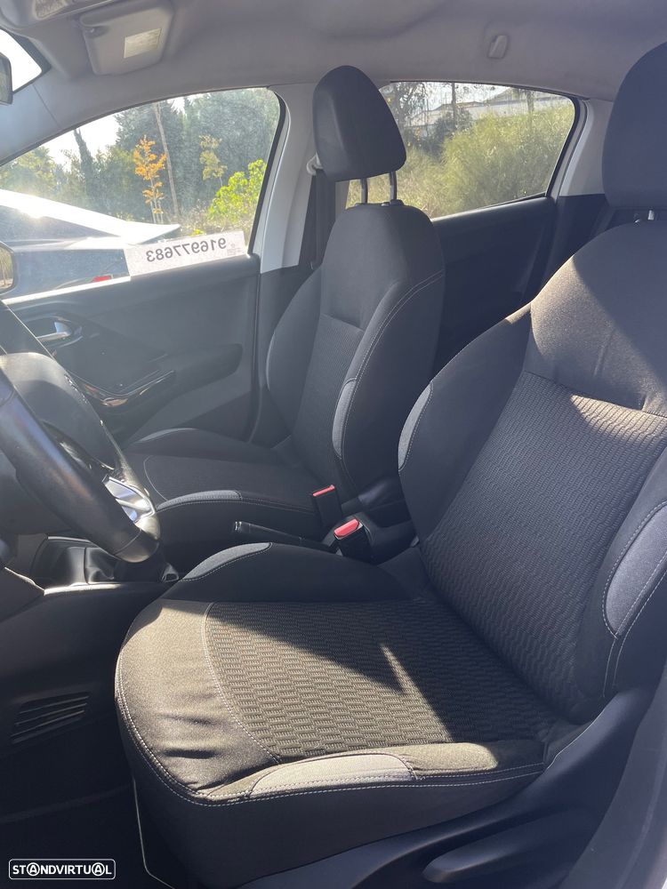 Peugeot 208 1.2 VTi SE Style - 8