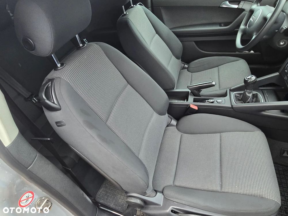 Audi A3 3-drzwiowe 1.6 Ambition - 18