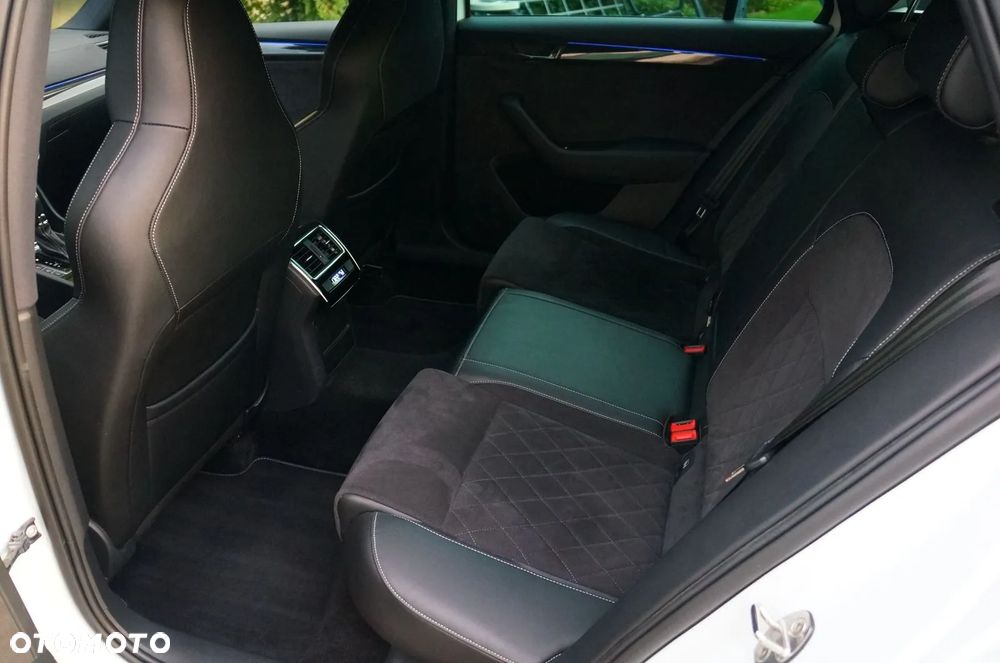 Skoda Superb 2.0 TDI 4x4 Sportline DSG - 28