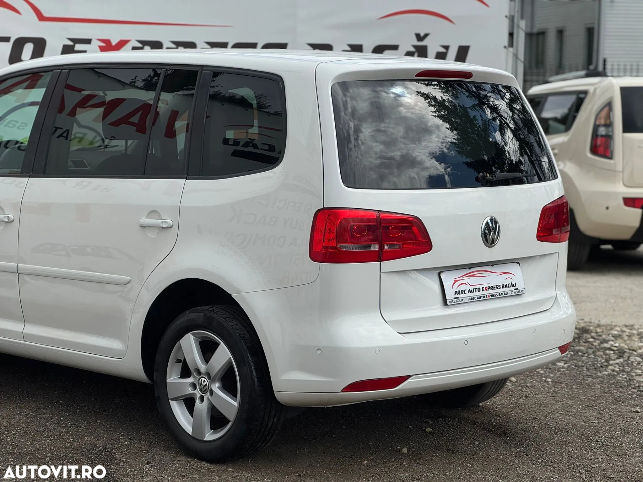 Volkswagen Touran 2.0 TDI DSG Comfortline - 22