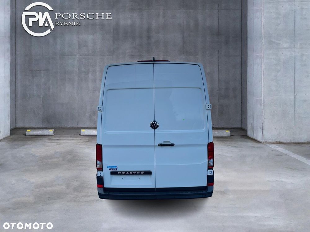 Volkswagen Crafter 35 Furgon z wysokim dachem silnik: 2,0 l EU6 SCR 140 KM / skrzynia biegów: Przedni napęd manualna 6-biegowa rozstaw osi: 4490 mm - 8