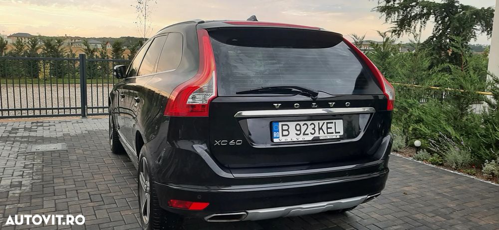 Volvo XC 60 D5AWD R-Design - 4