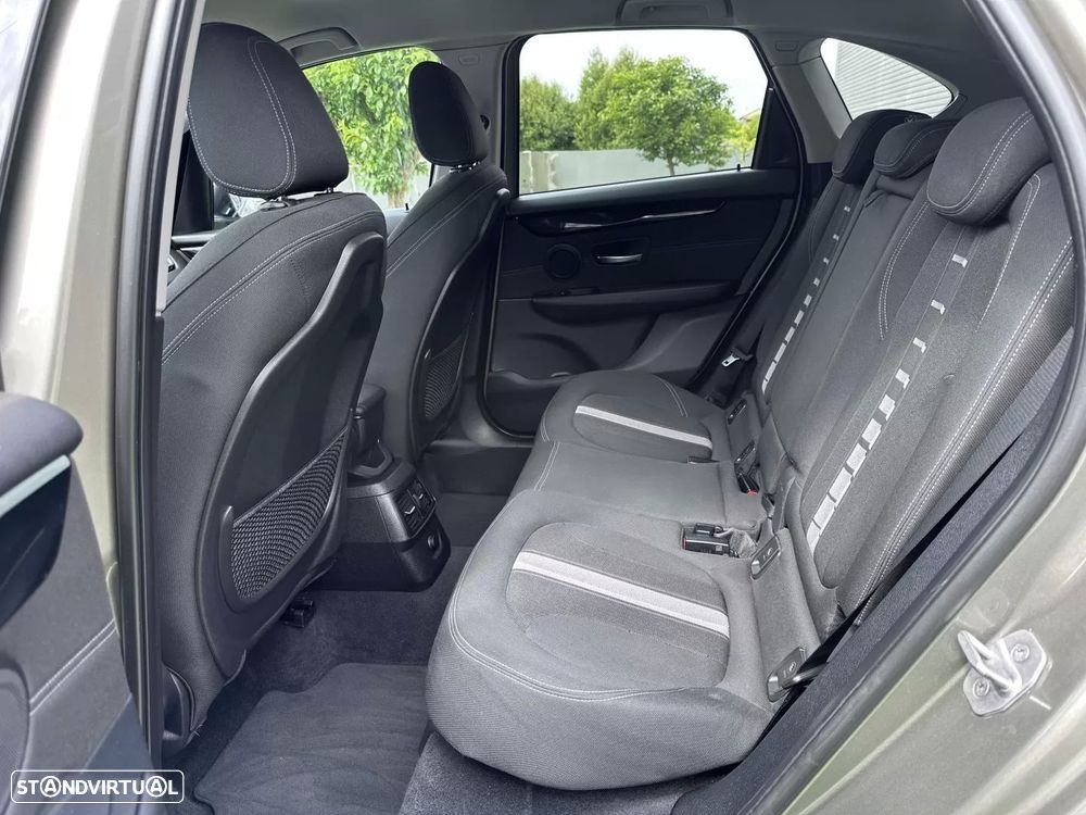 BMW 218 Active Tourer d Line Sport - 31