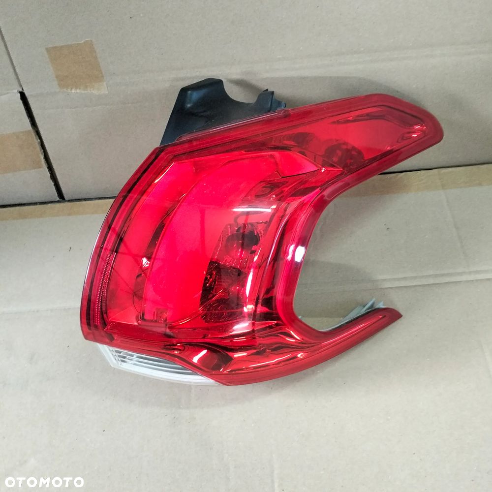 PEUGEOT 2008 LAMPA TYŁ PRAWA