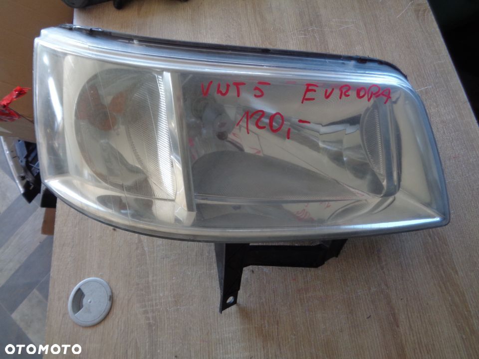 VW T5 LAMPA PRAWY PRZÓD EUROPA - 1