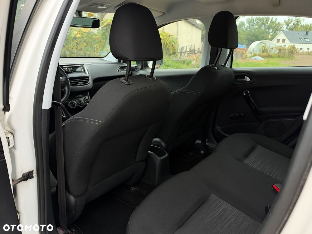 Peugeot 208 - 19