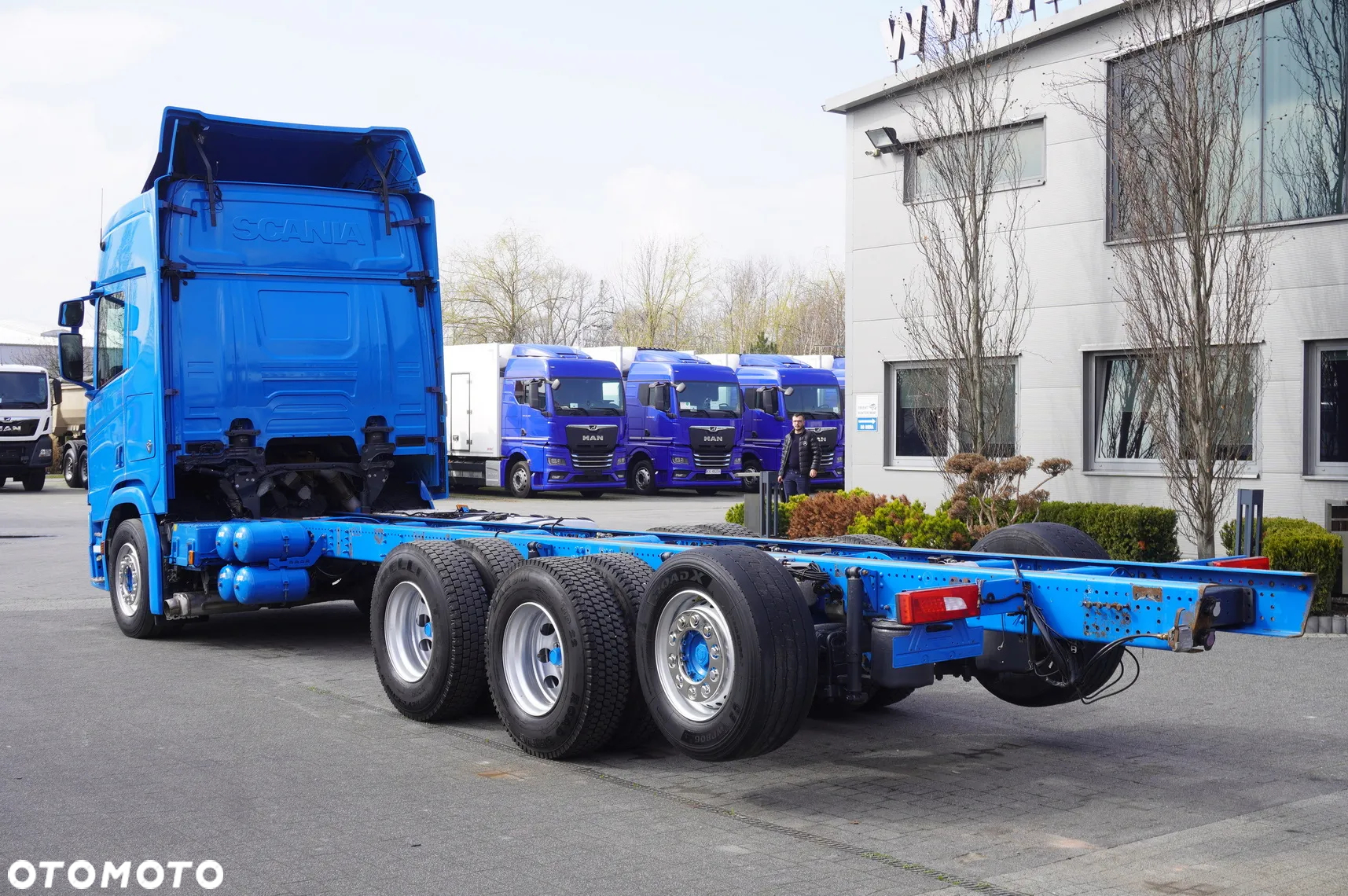 Scania R650 V8 / 650 KM / Rama 8,8 m / 4. oś skrętna - 3