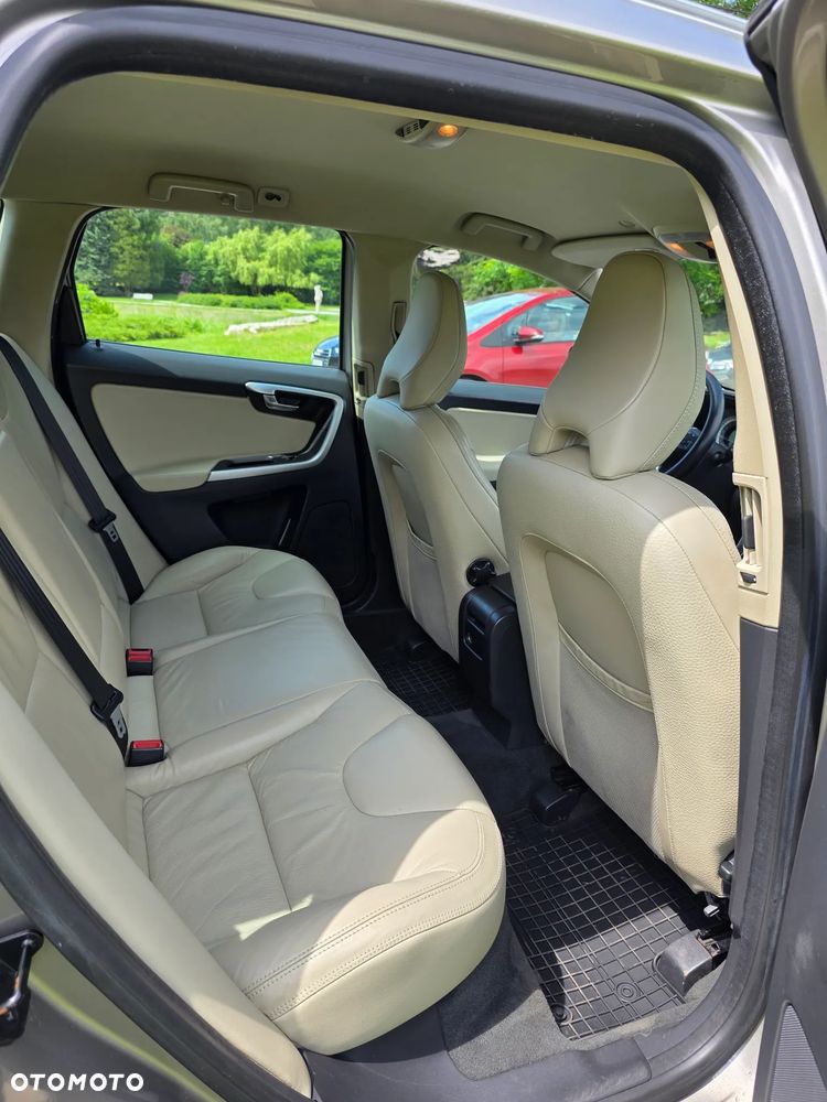 Volvo XC 60 D5 AWD Summum - 17