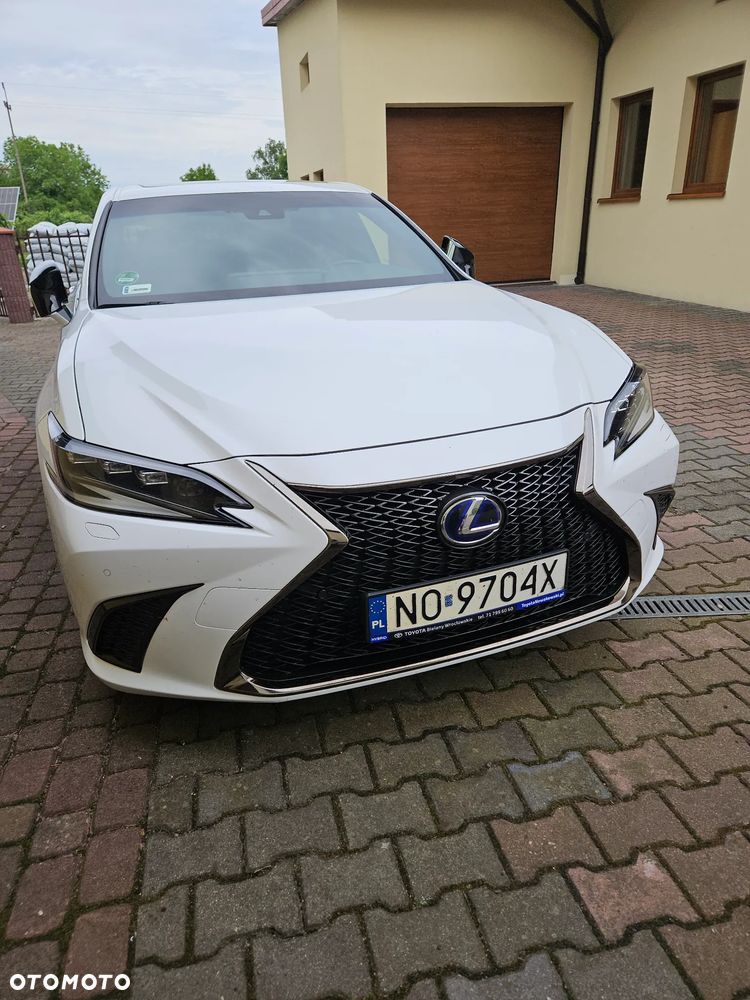 Lexus ES 300h F Sport Edition - 2