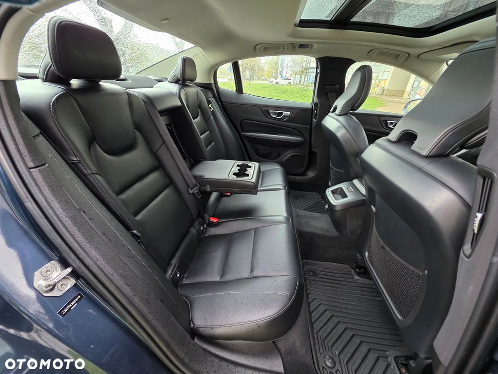 Volvo S60 T6 AWD Momentum Pro - 29