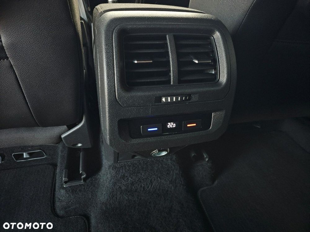 Volkswagen Touran - 26