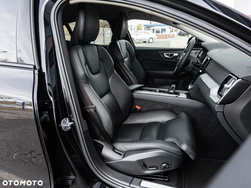 Volvo S60 B4 B DKG Plus Dark - 25
