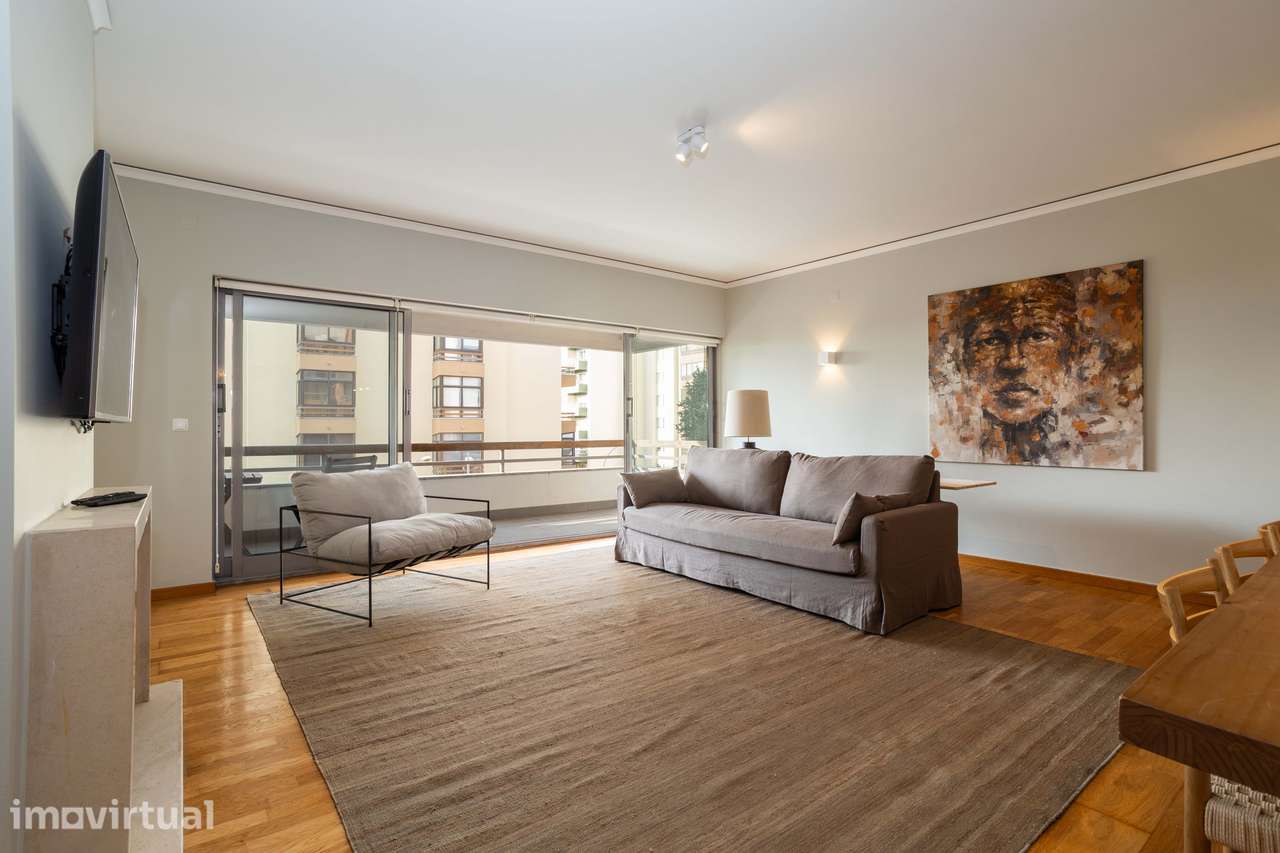 Apartamento T2 mobilado com vista mar, varanda e estacionamento privat - Grande imagem: 2/40