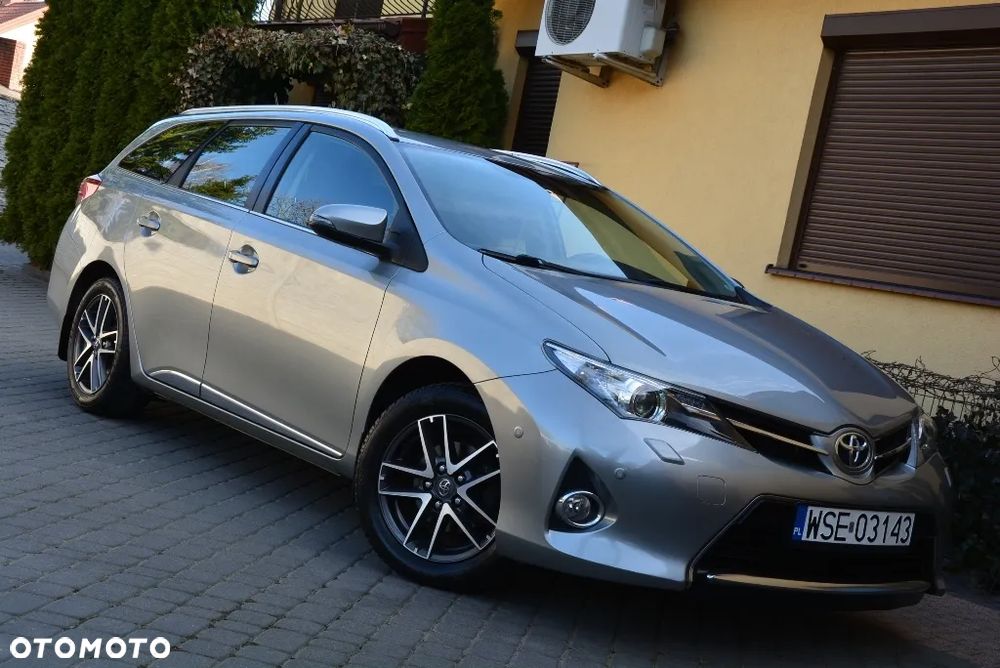 Toyota Auris 1.6 Premium Comfort - 1