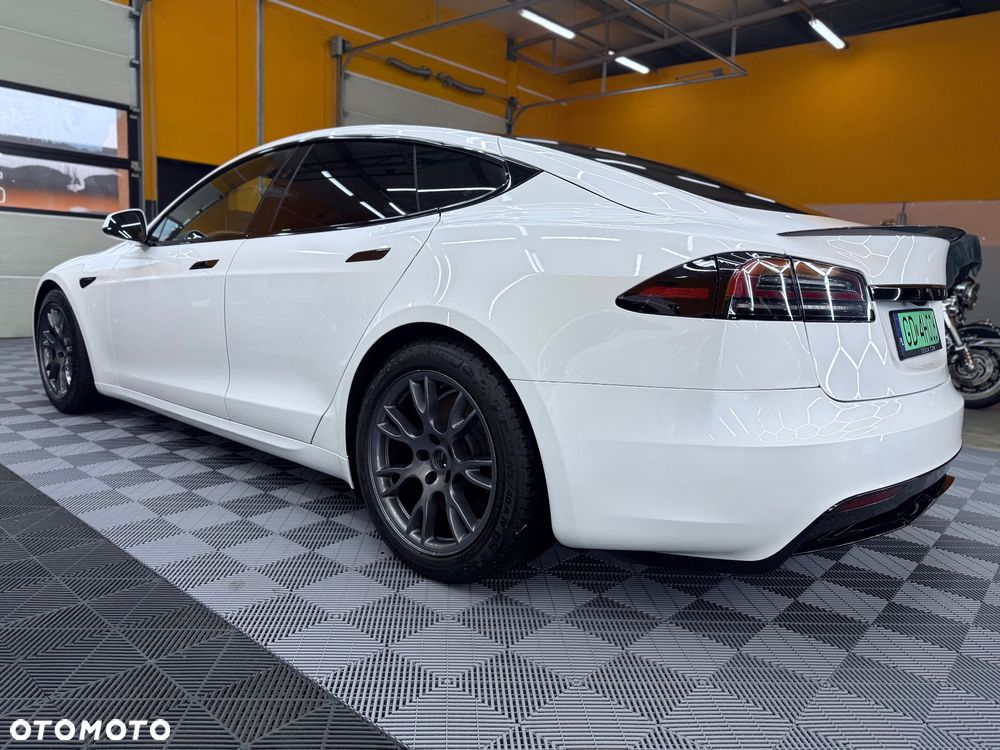 Tesla Model S - 4