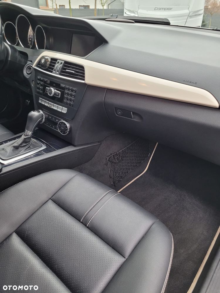 Mercedes-Benz Klasa C 180 7G-TRONIC - 25
