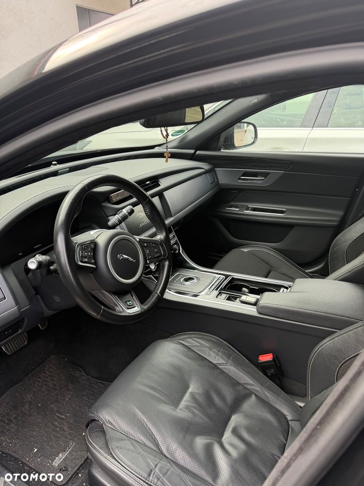 Jaguar XF 2.0 i4D AWD R-Sport - 28