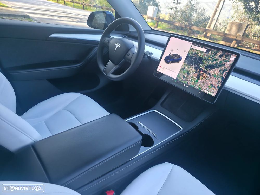 Tesla Model Y Long Range Dual Motor AWD - 11