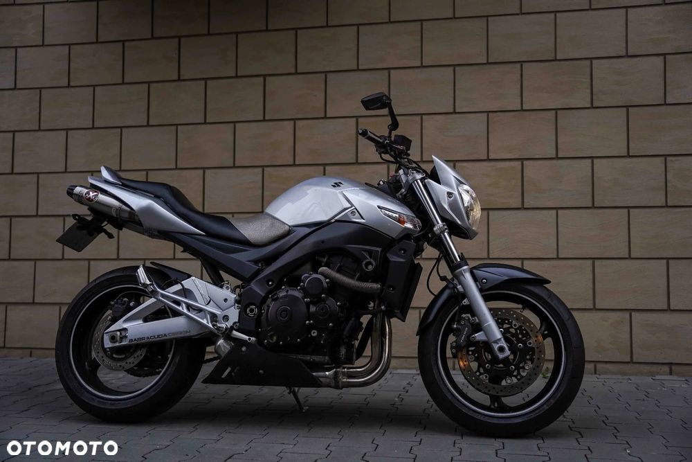 Suzuki GSR - 3