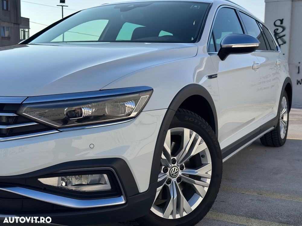 Volkswagen Passat Alltrack 2.0 TDI SCR DSG 4Motion - 3